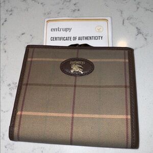 Burberry Horizontal Gusset Snap Coin Wallet. Comes With Entrupty COA